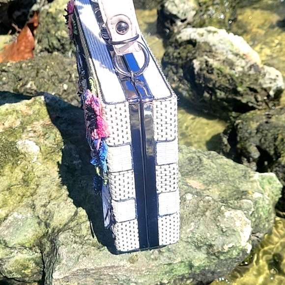 Mary frances spread your wings hummingbird bag - Picture 9 of 15